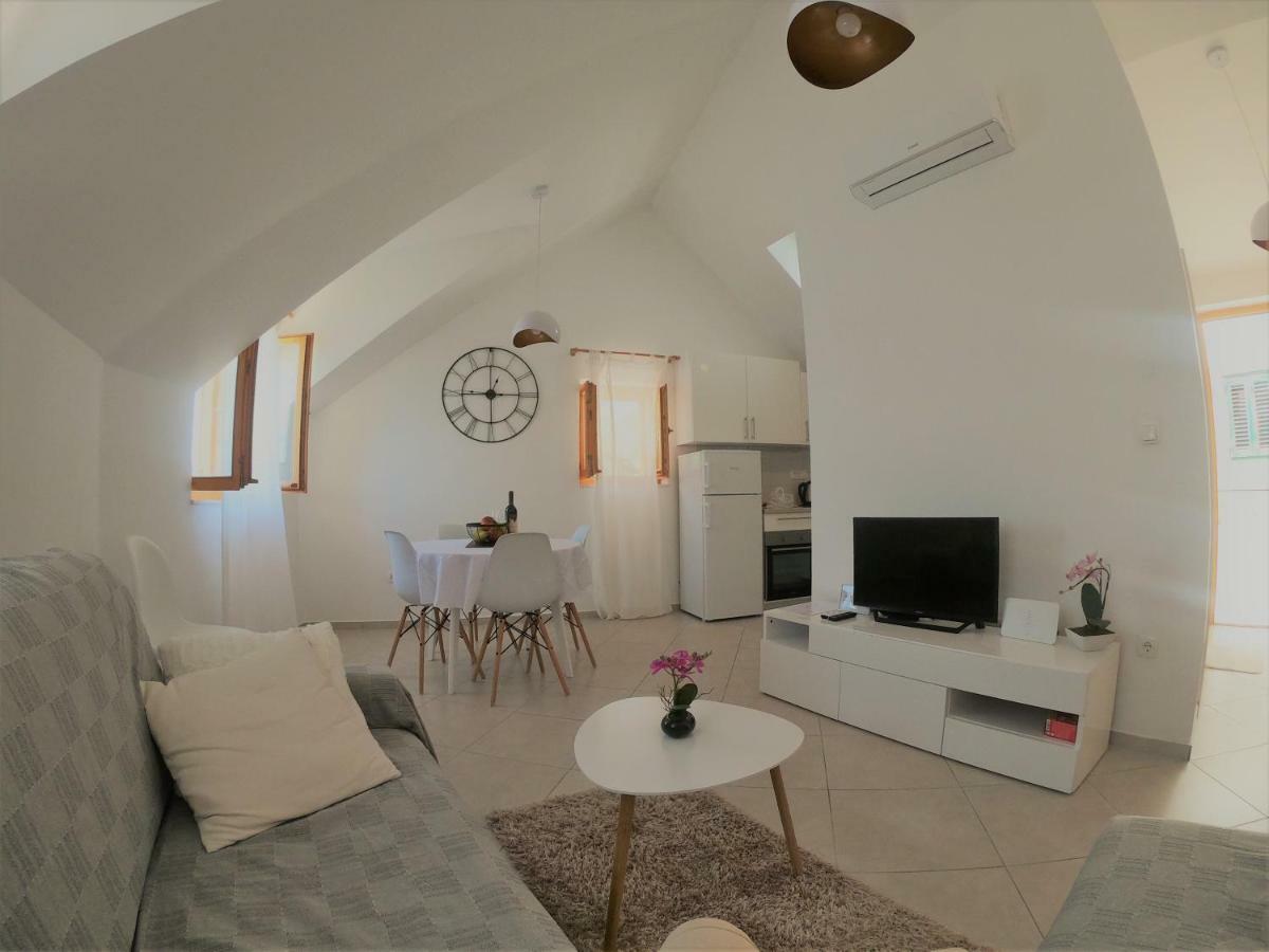 Apartment Vesna Примоштен Экстерьер фото