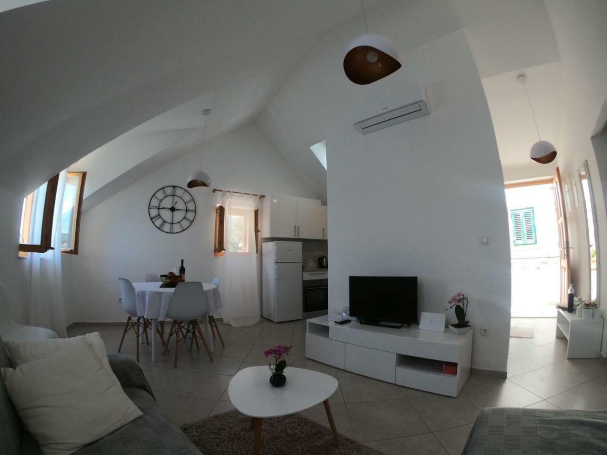 Apartment Vesna Примоштен Экстерьер фото