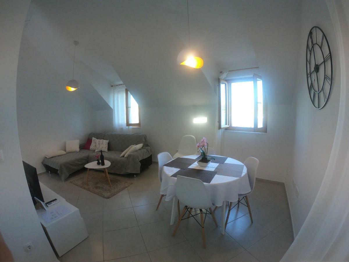 Apartment Vesna Примоштен Экстерьер фото